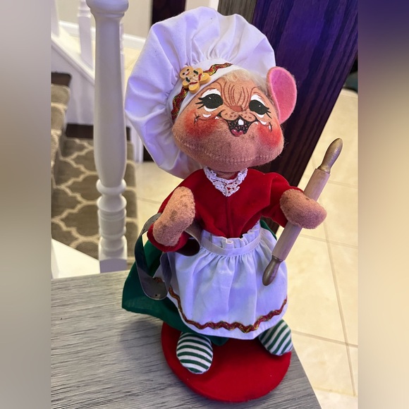 Festive Annalee Mouse Chef Figurine - Picture 2 of 3